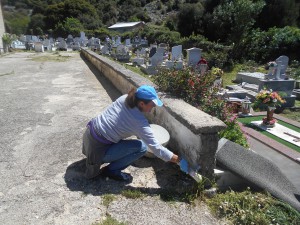 Η δημοτική σύμβουλος Μαρία Γάλλιου επί τω έργω...